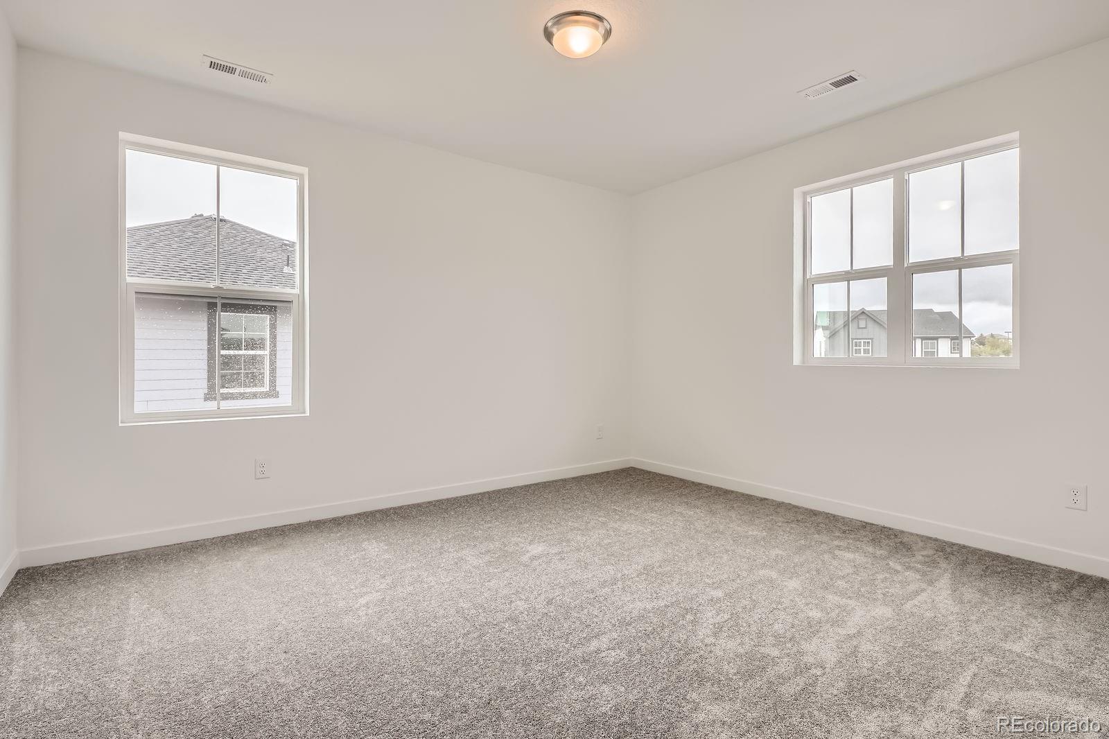 11039 Snowdon Street