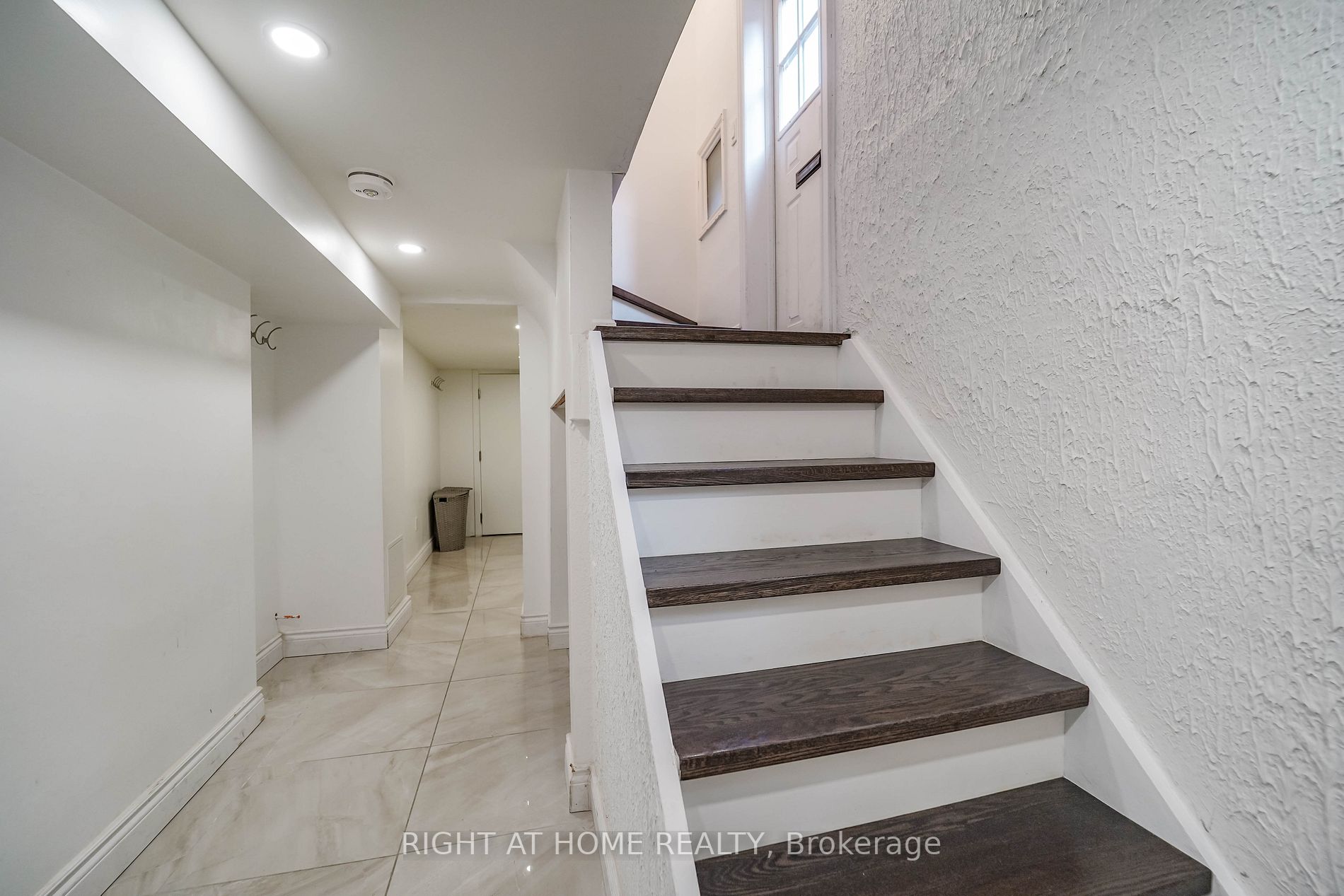 84 Glenvale Blvd