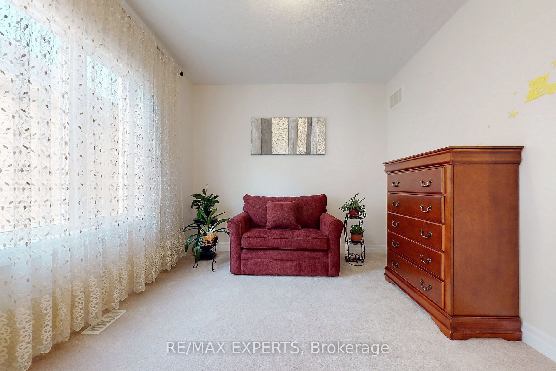 1452 Farrow Cres