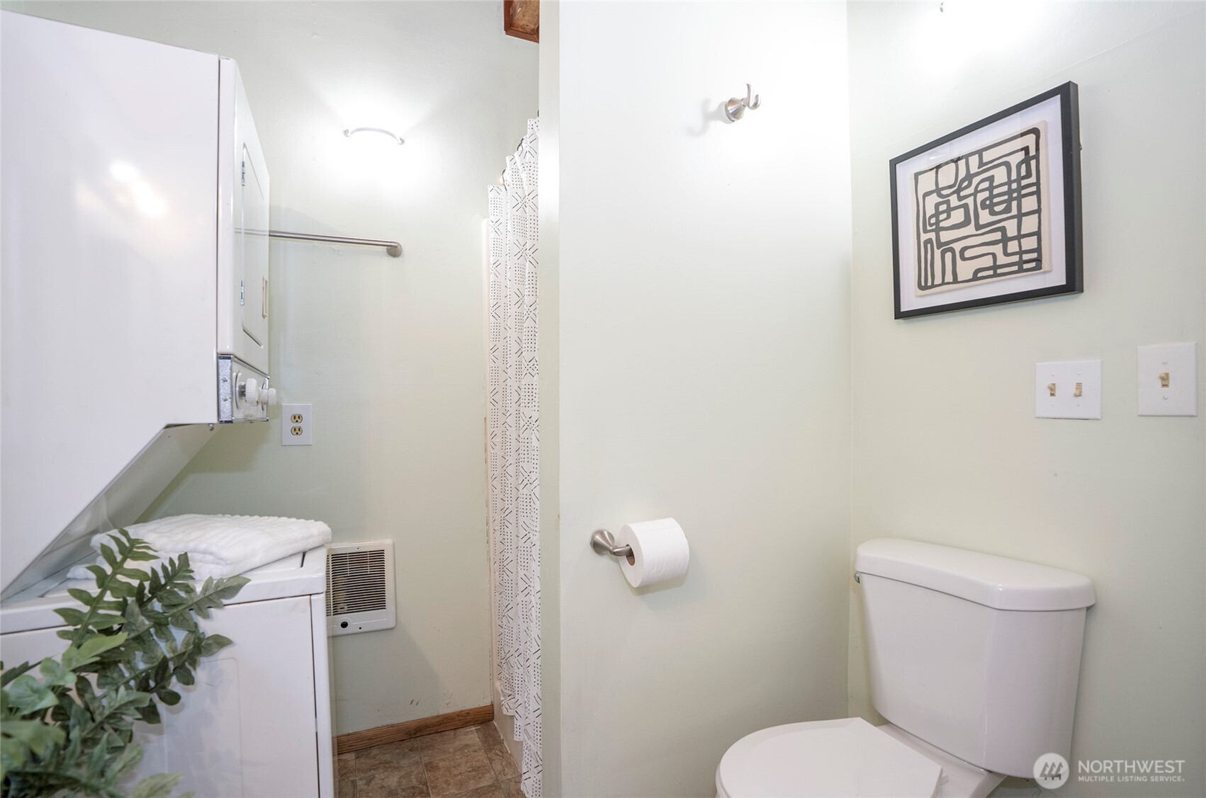 70 E Larchmont Place