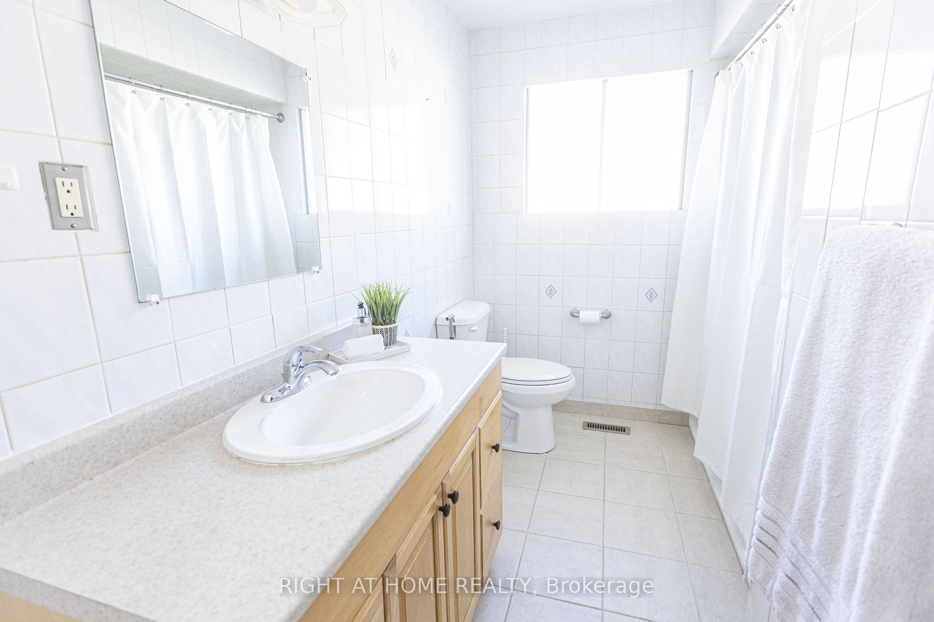142 Maberley Cres