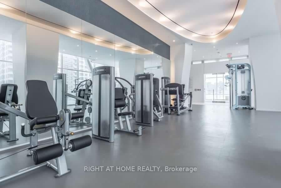 1 E Bloor St 5704