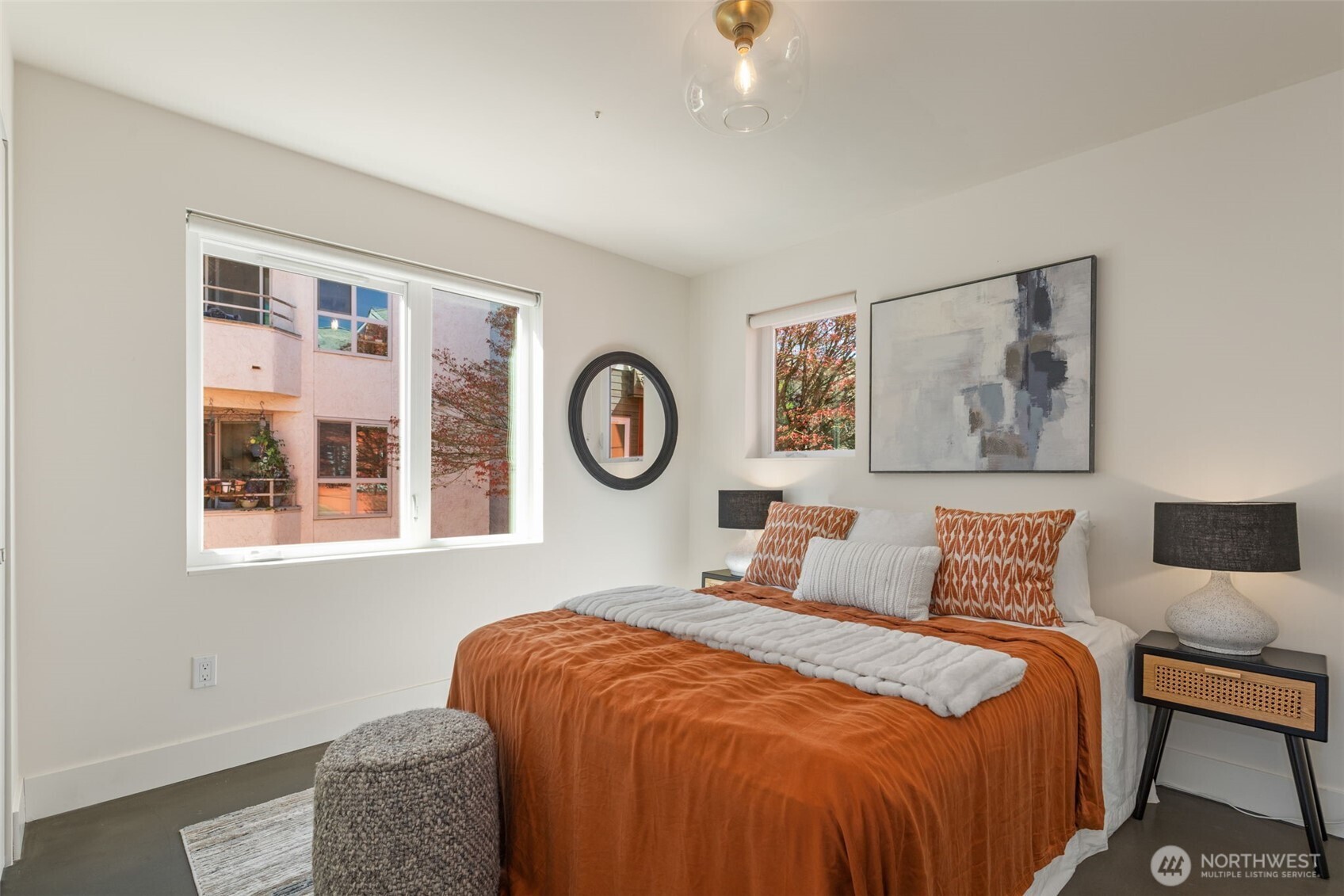 1529 Grandview Place E