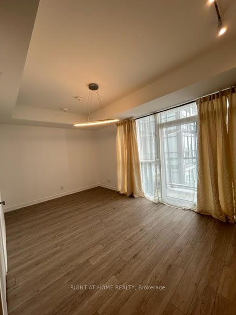 681 Yonge St 401
