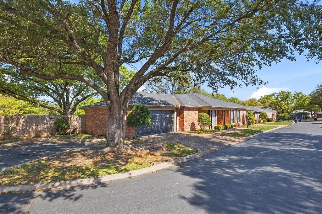 3824 Brookhaven Circle