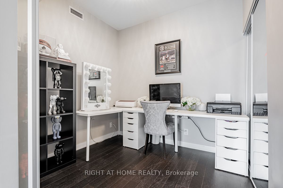 120 Parliament St 405