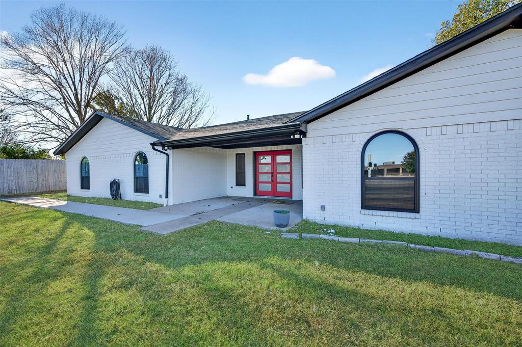 616 E Bells Boulevard