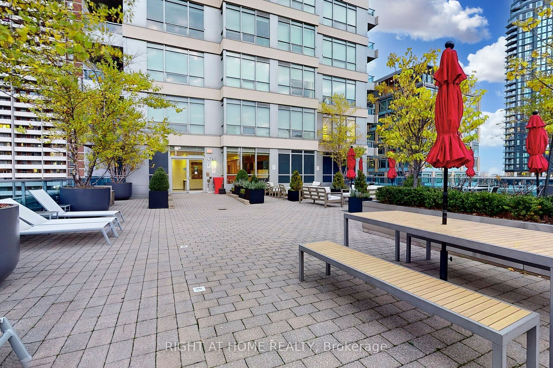 500 Sherbourne St 2402