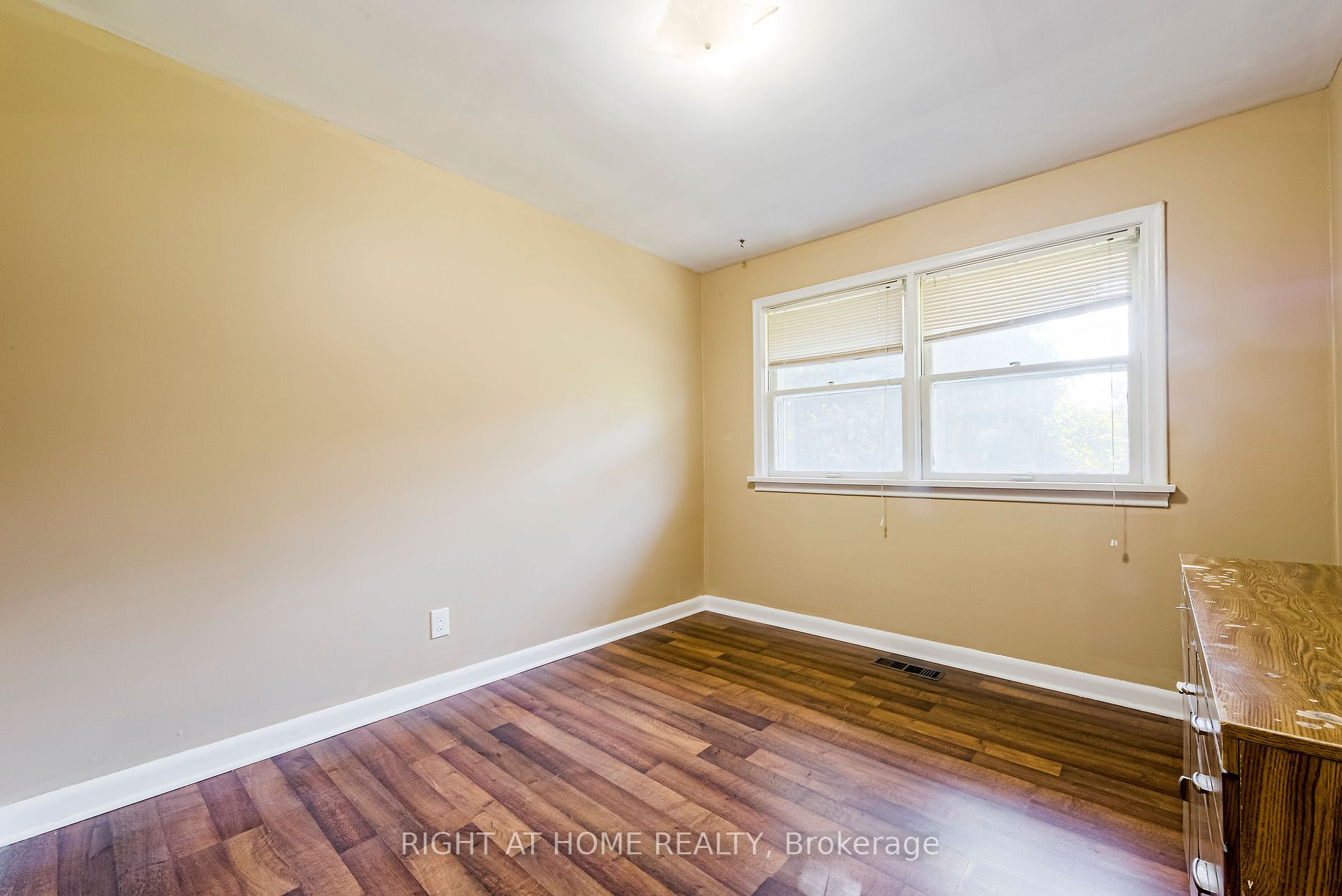 1715 Rossland Rd Main B