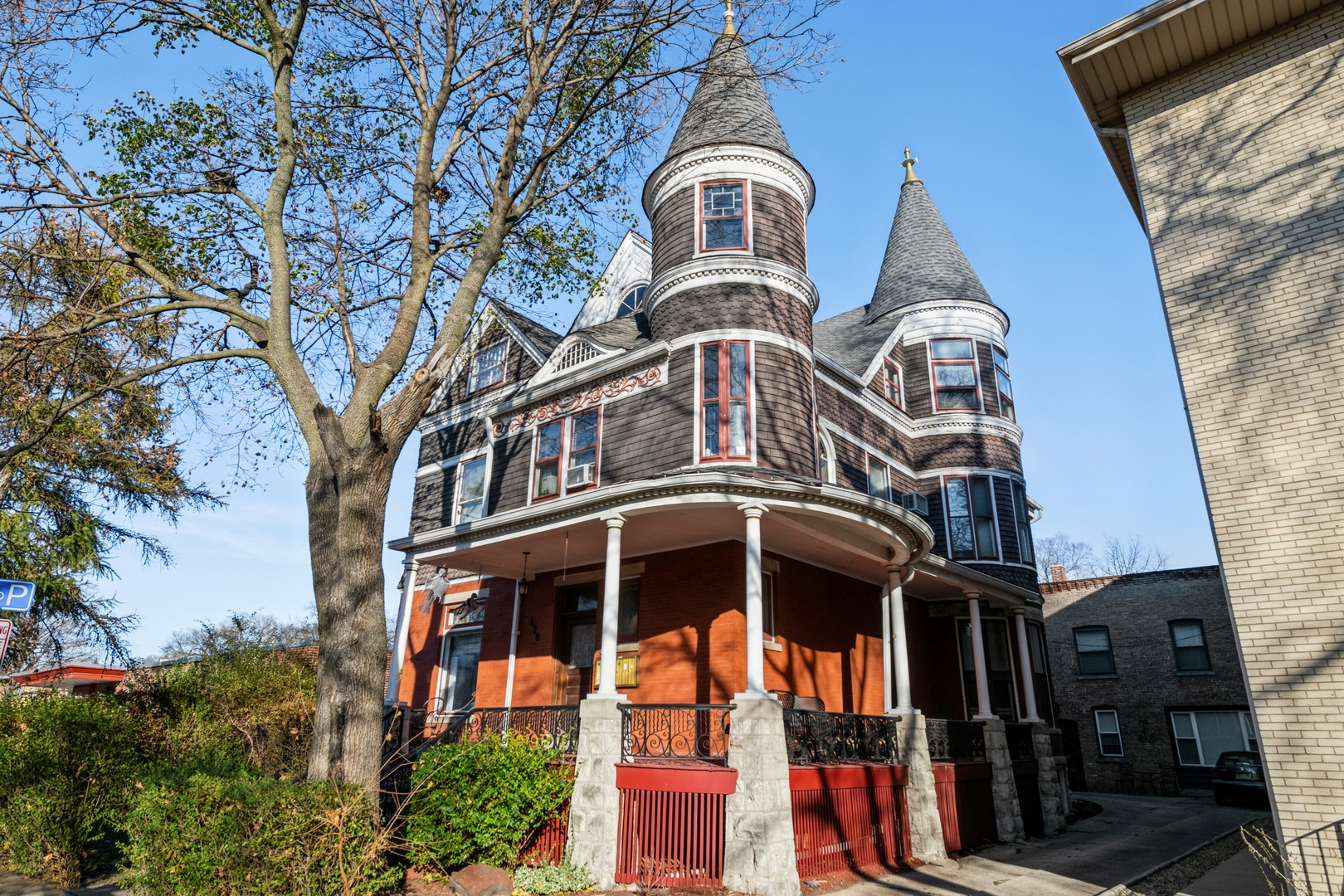 This unique vintage 4 unit property (3 units in main building and 1 large duplex in coach house in rear) features original inlaid hdwd floors, gorgeous hardware, built-ins, art glass and huge wrap around front porch. Just 1 block from FLW Home & Studio & school, 3 blks to green line/metra. Lots of potential! -- An additional coach house has been approved by the Village for two additional units Tranquil & lovely ctyrd & garden, and 6 tandem pkng spaces, in unit laundry in two units and two unit share laundry in the full basement. All units are rented with long term leases,   Rent roll of 125k+ for 2025