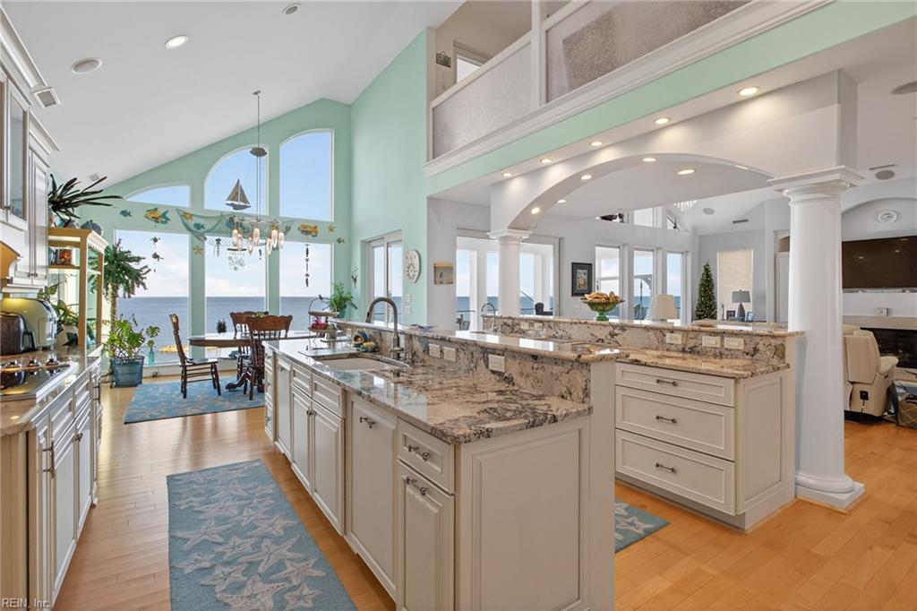 880 W Ocean View Avenue