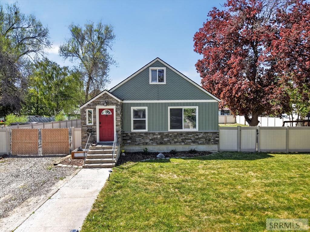 669 University Avenue