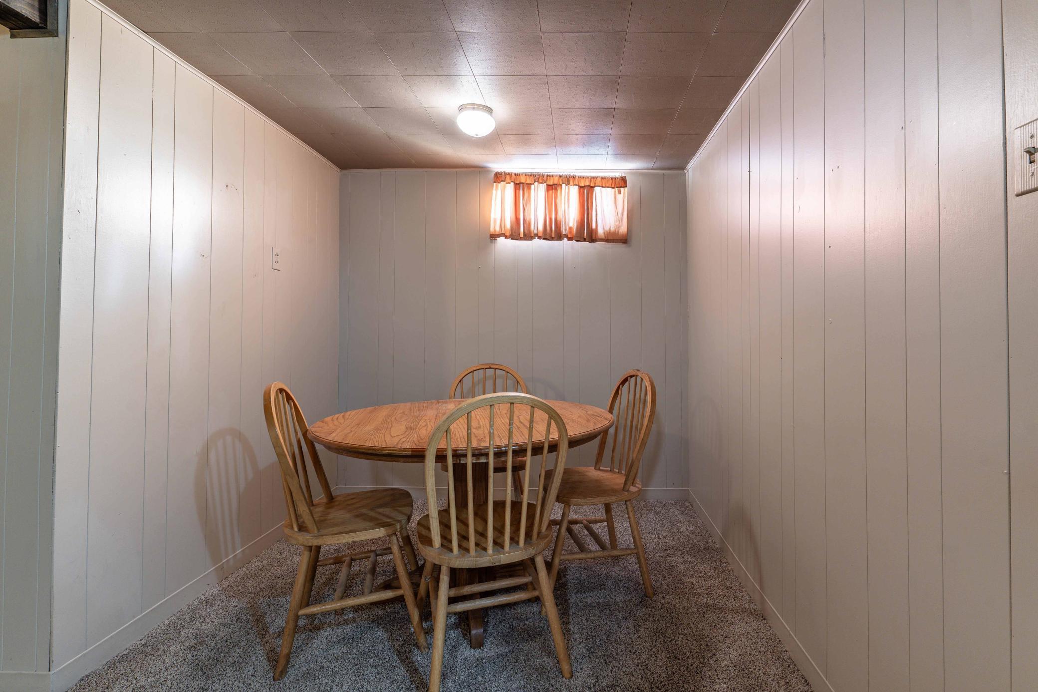 509 W Douglas Avenue