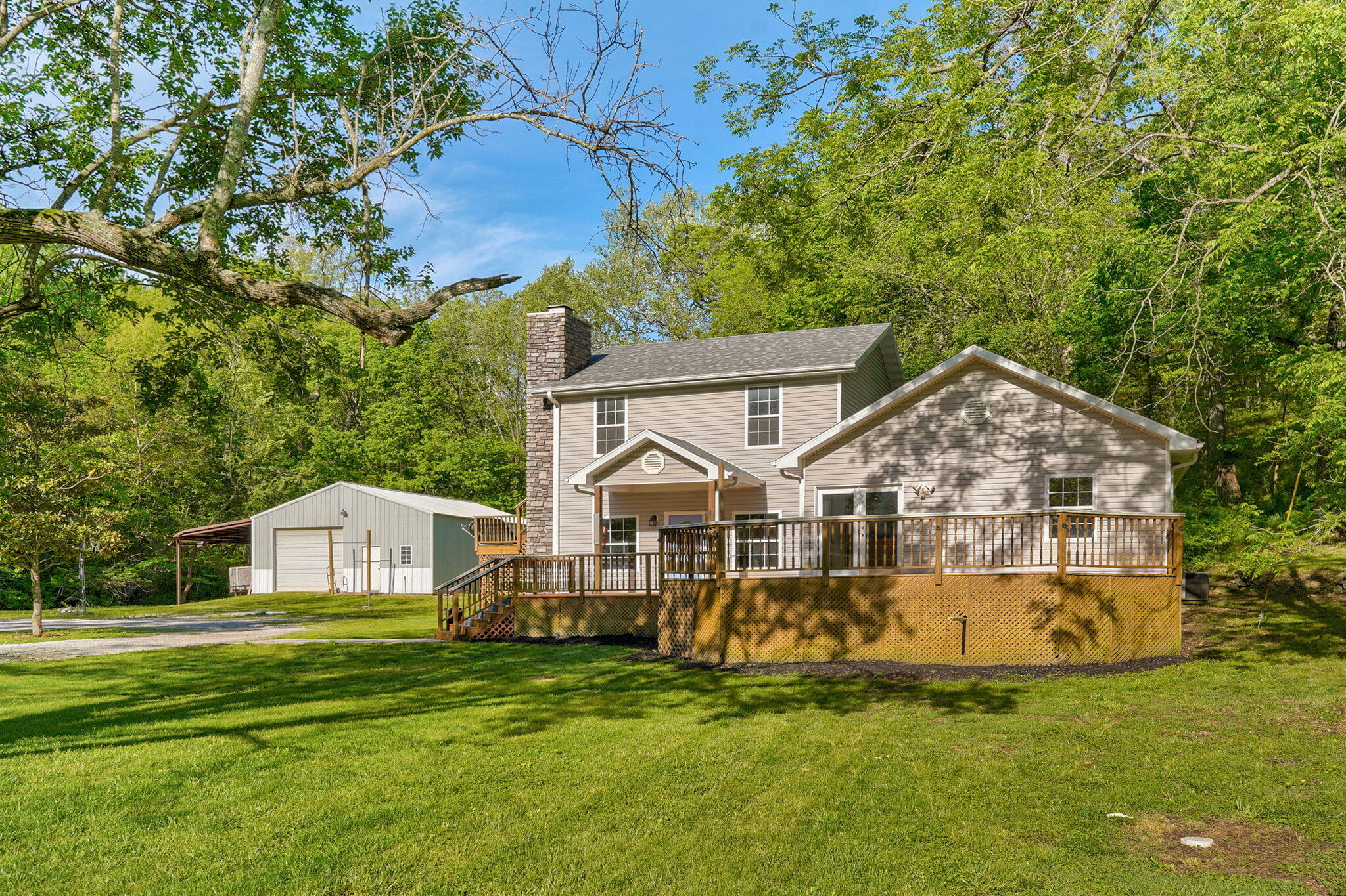 8951 N Farm Road 105
