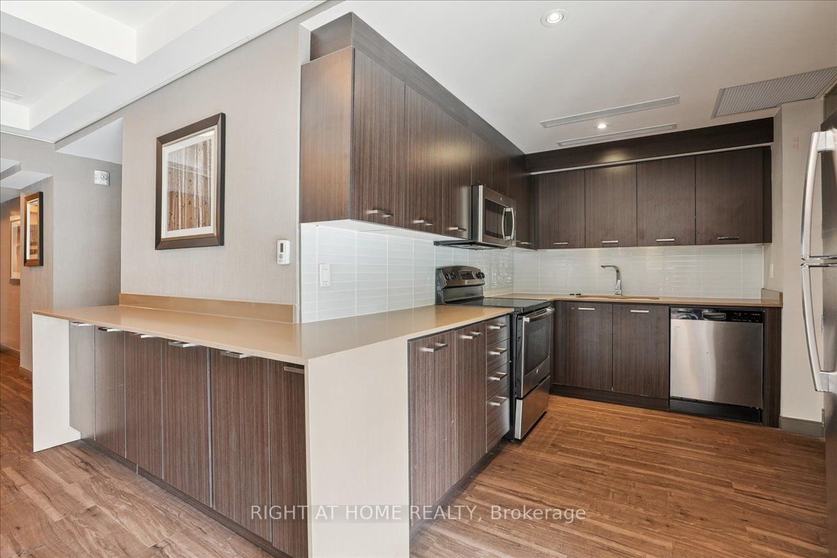 150 W Main St 314