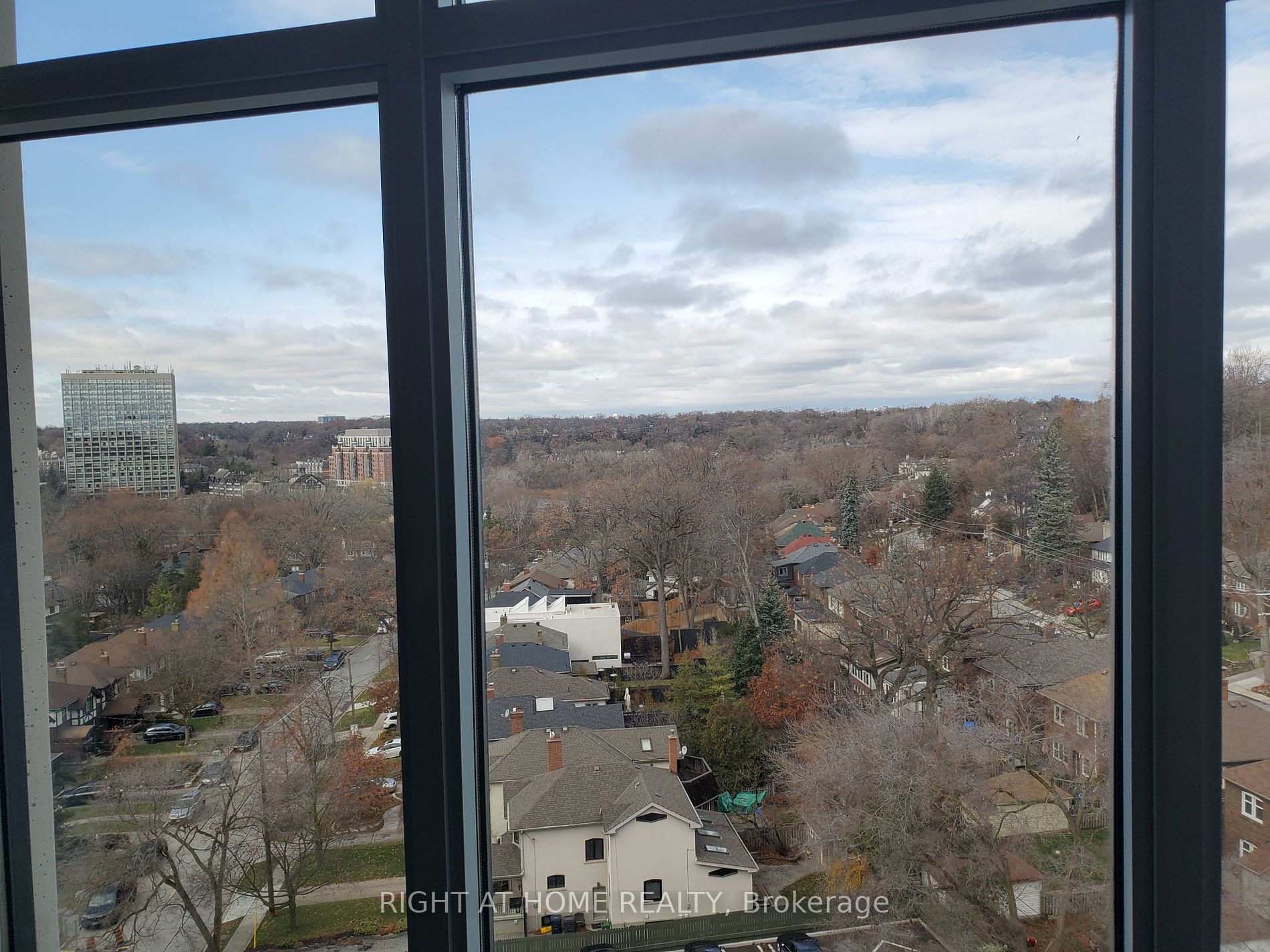 1 Old Mill Dr 825