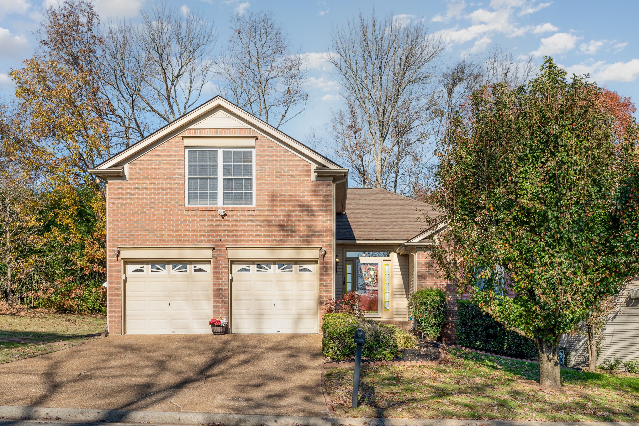 525 Forest Pointe Pl