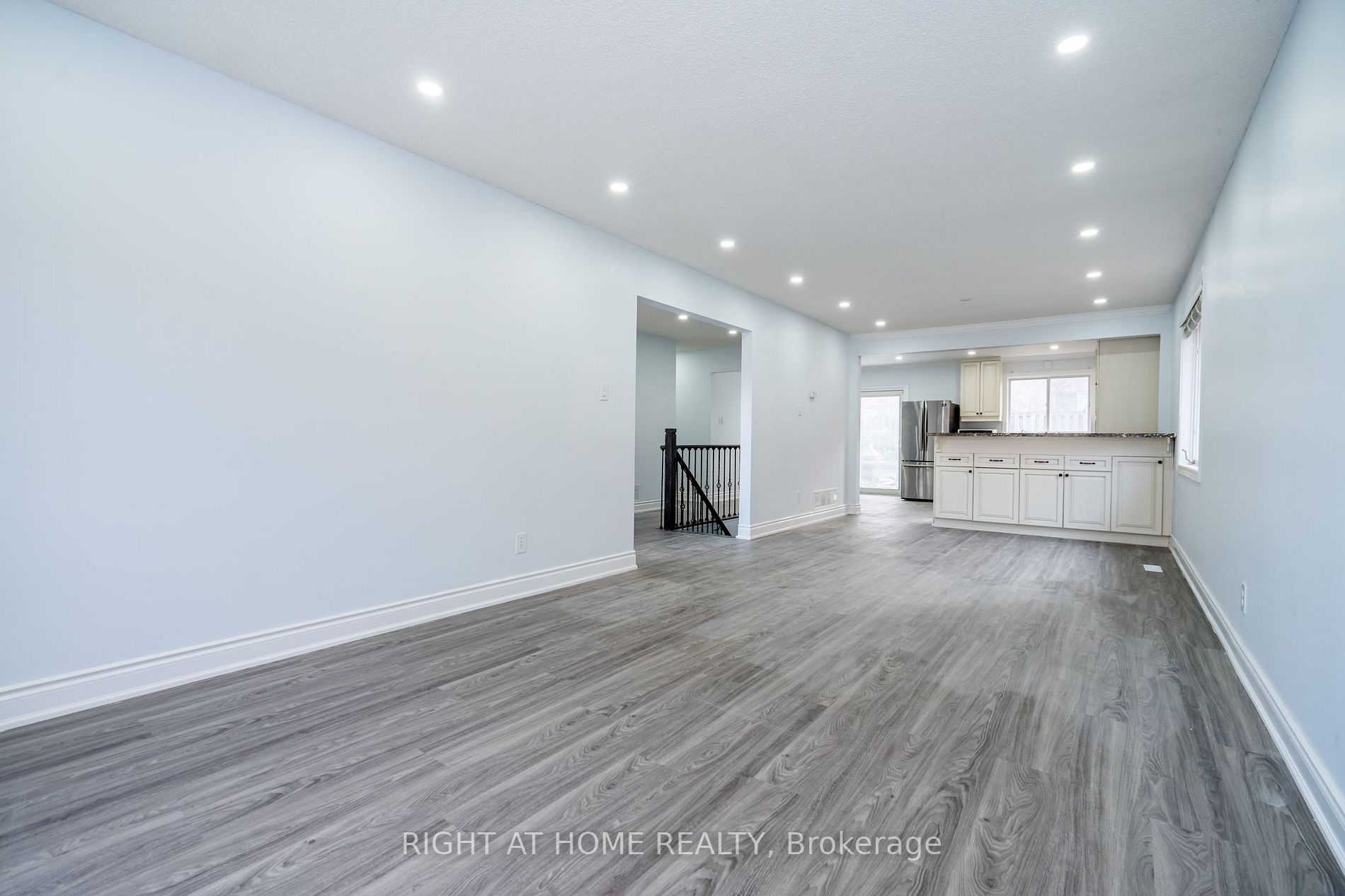 1052 Dina Cres