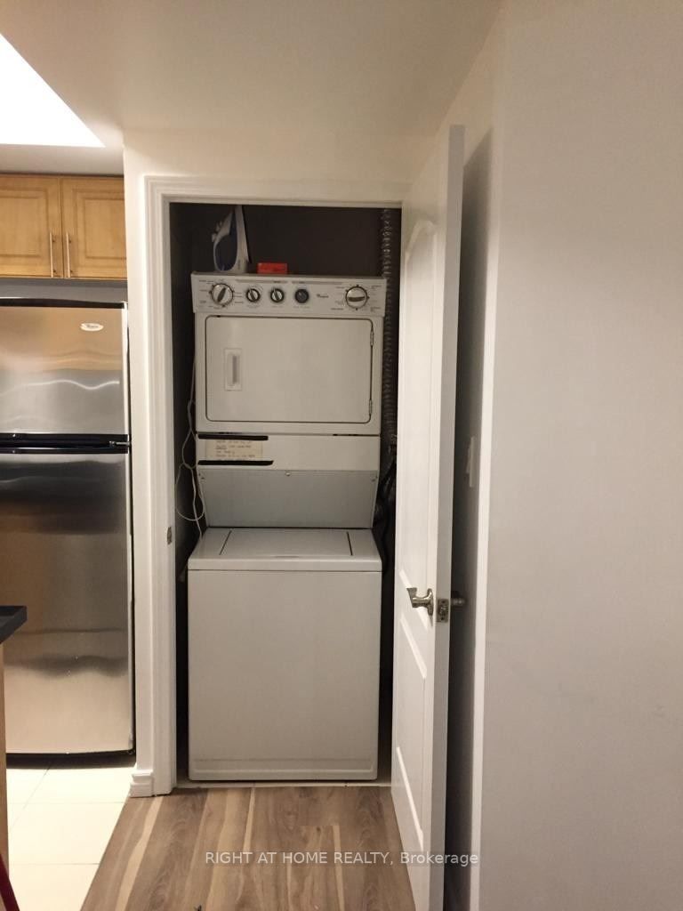 263 W Wellington St 705