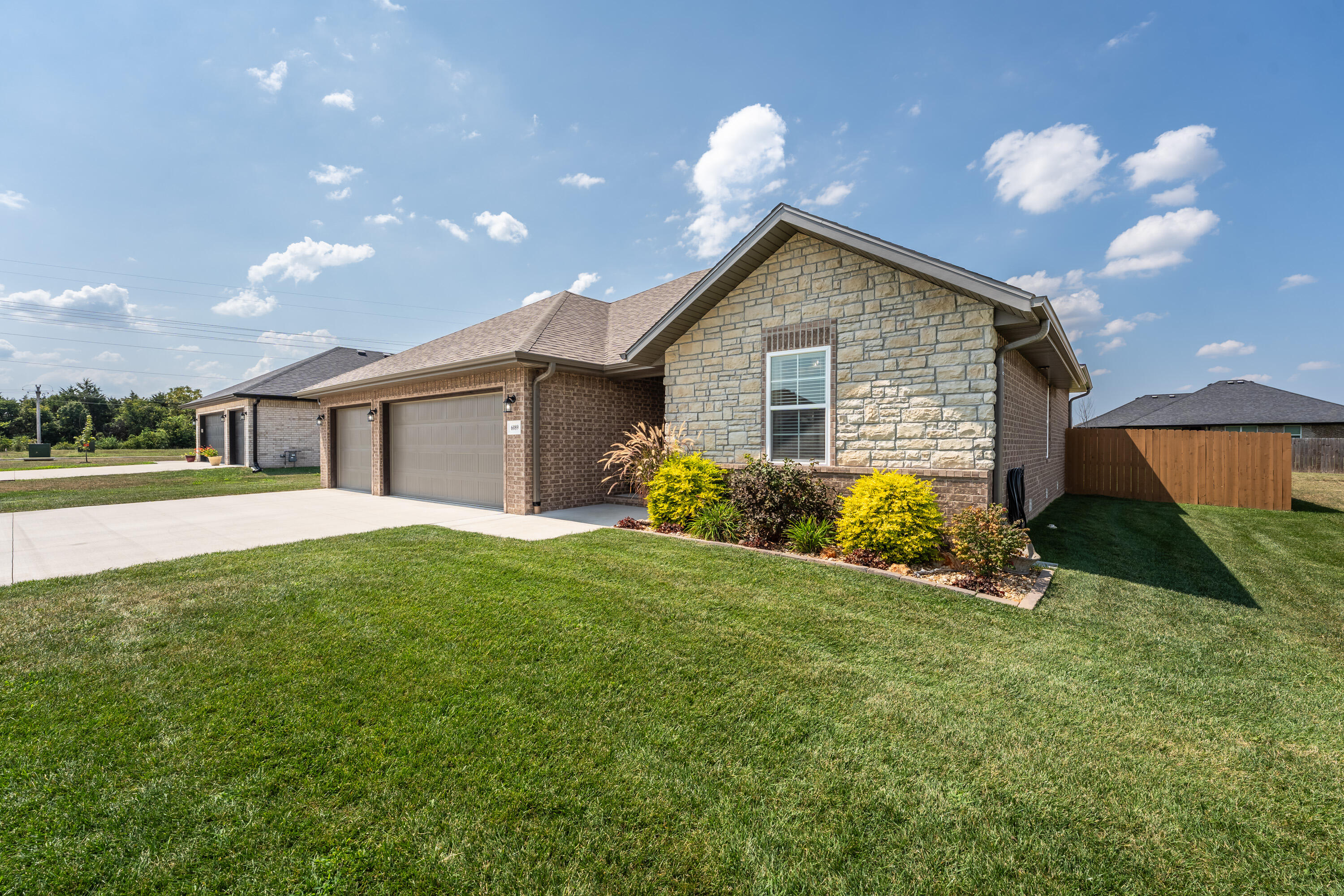 6089 S Canterbury Lane