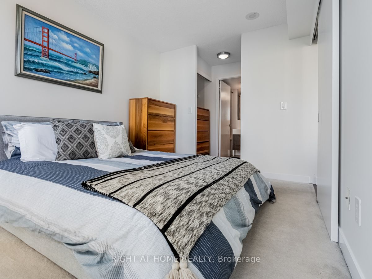 110 E Charles St 1508