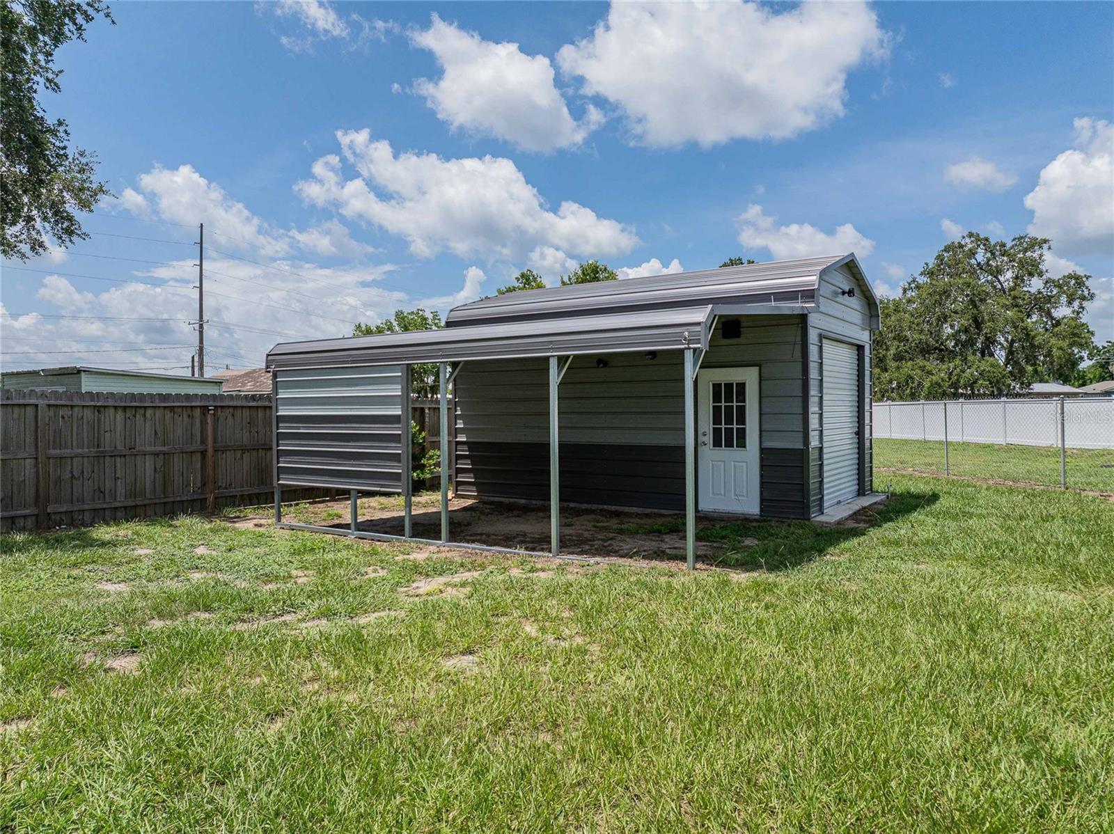 252 W Brookins Avenue