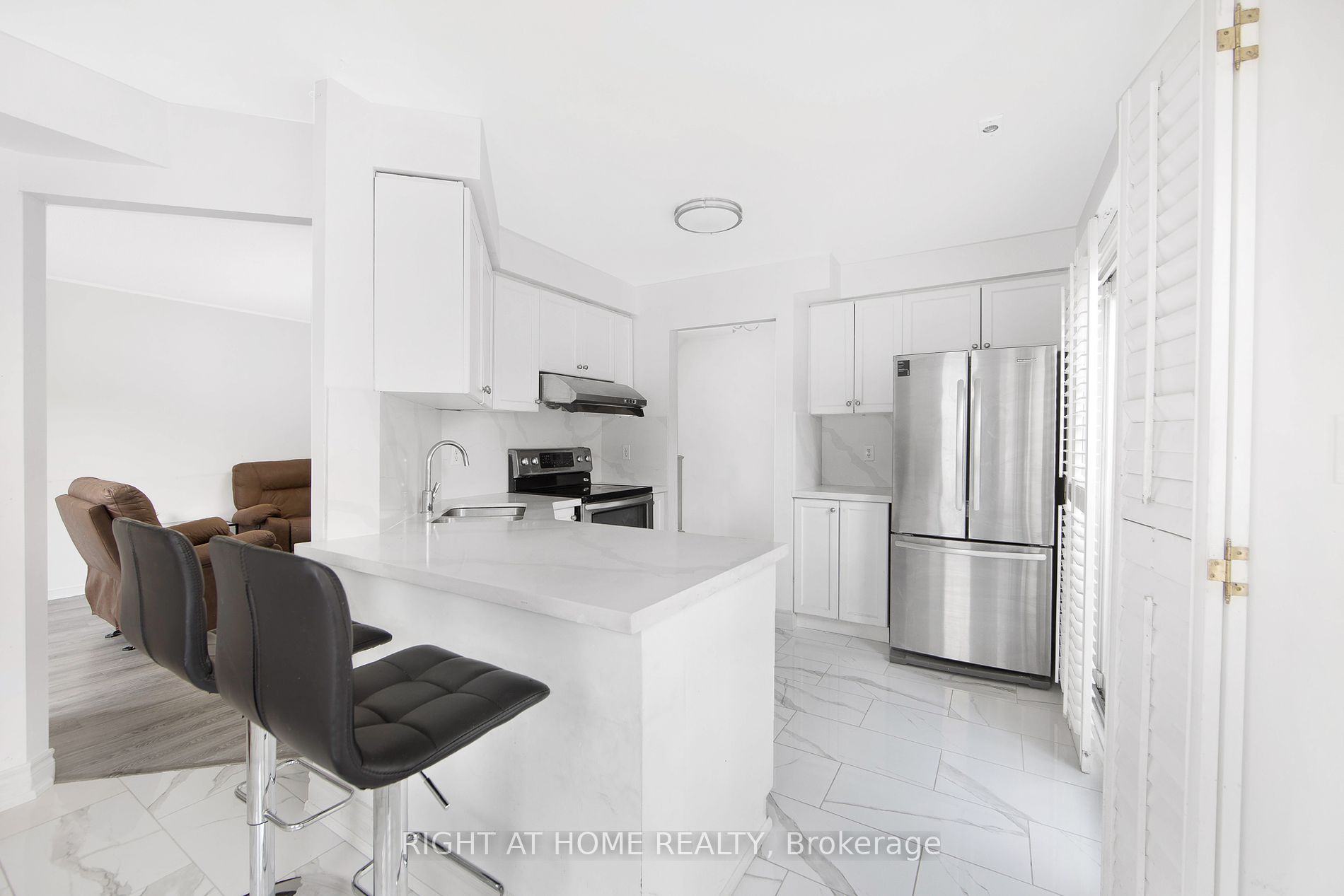 19 Rosebank Dr 302