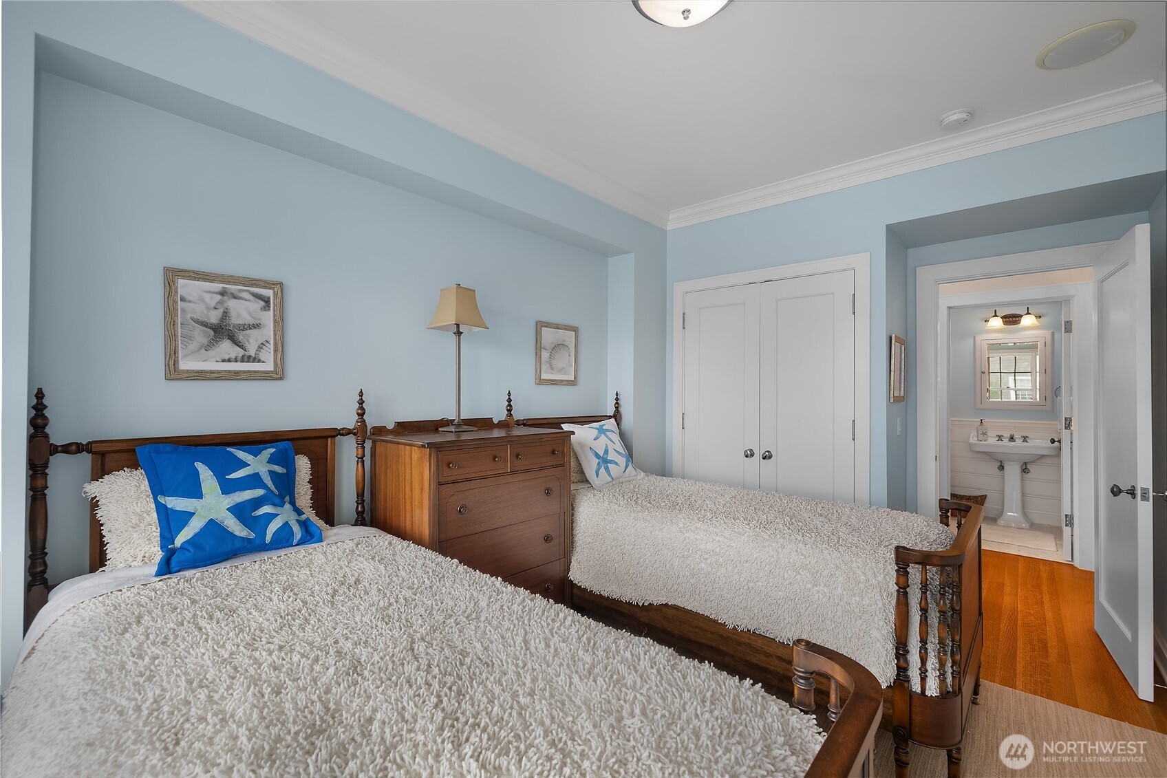 7 E Myrtle Lane