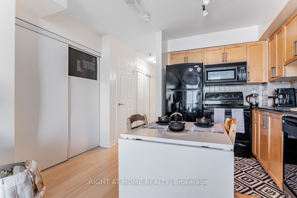 1369 W Bloor St 1410