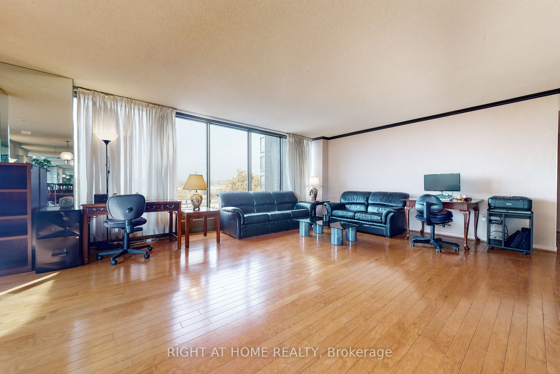 2045 W Lake Shore Blvd 507