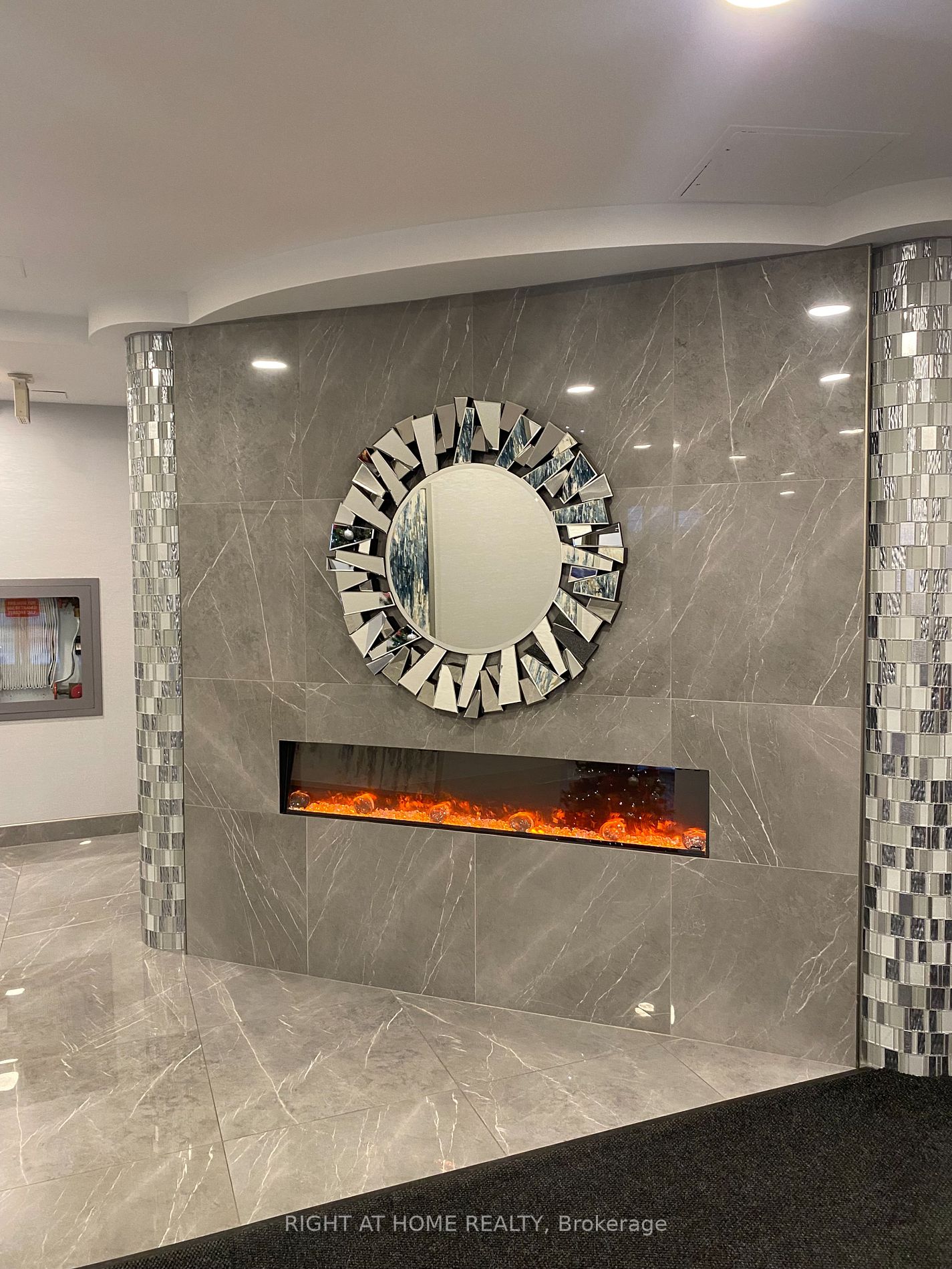 200 E Burnhamthorpe Rd 1506