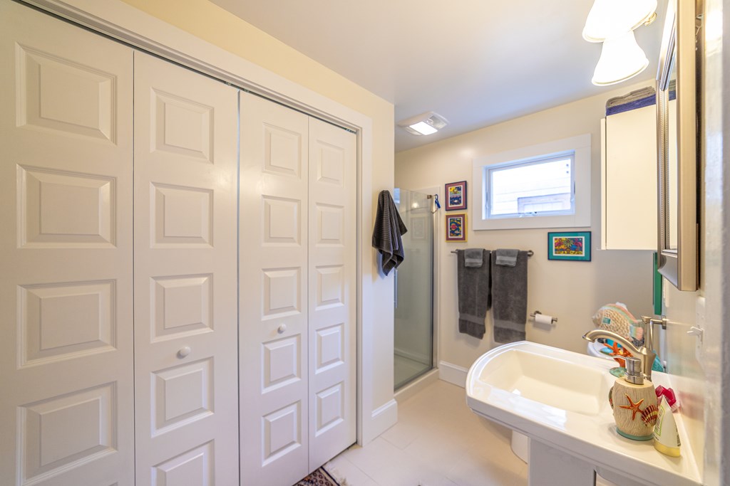 106 Bay Ave 15