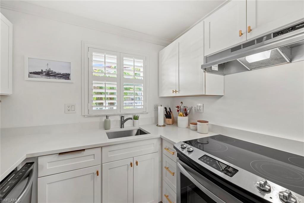 1202 Edington Pl B102