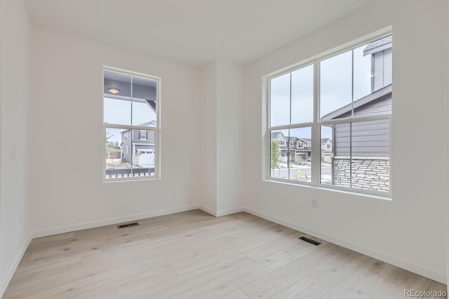 3914 N Picadilly Court