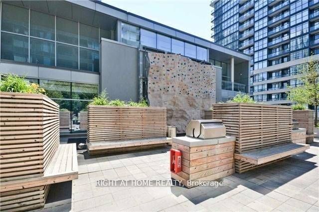 4K Spadina Ave 909