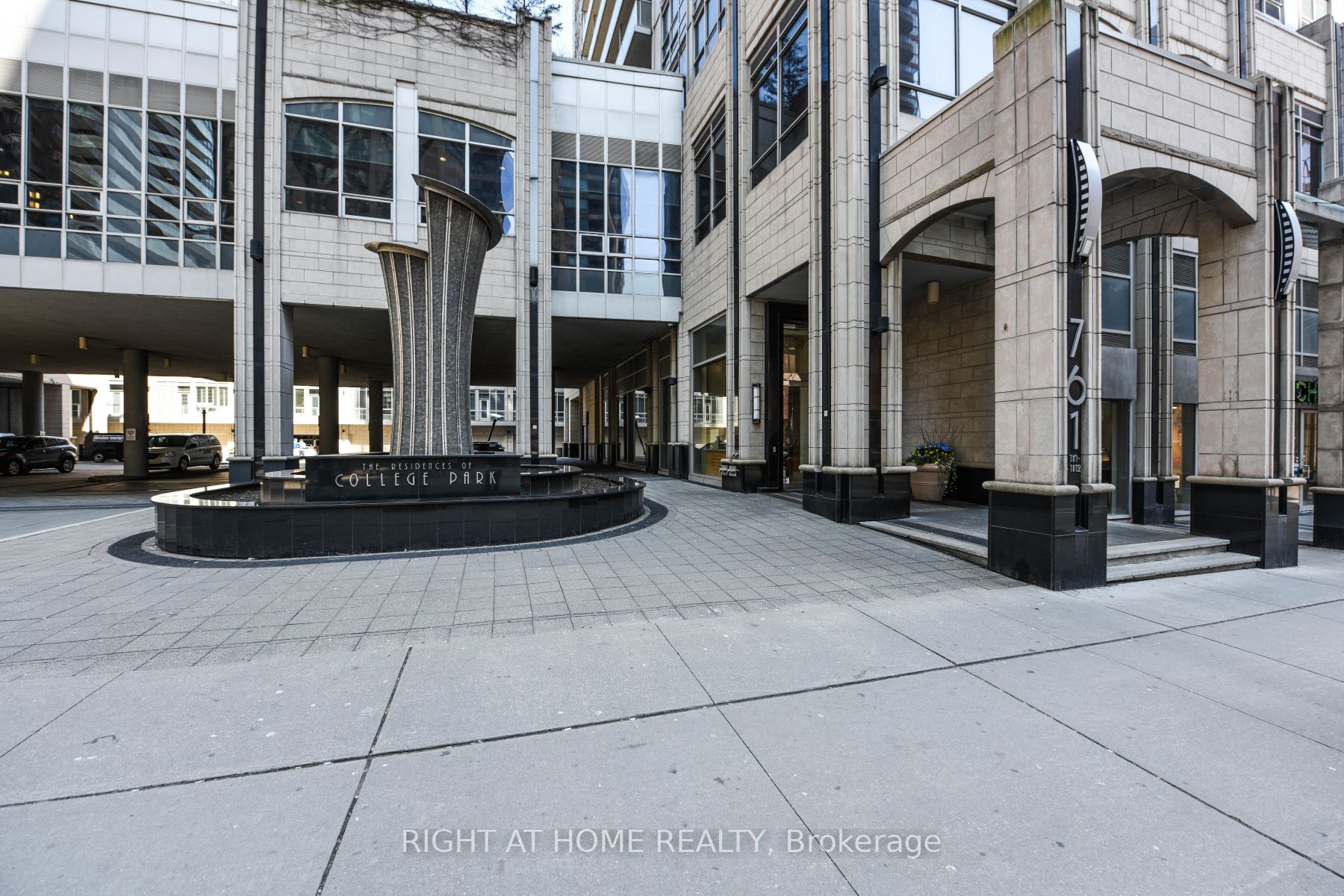 761 Bay St 2512