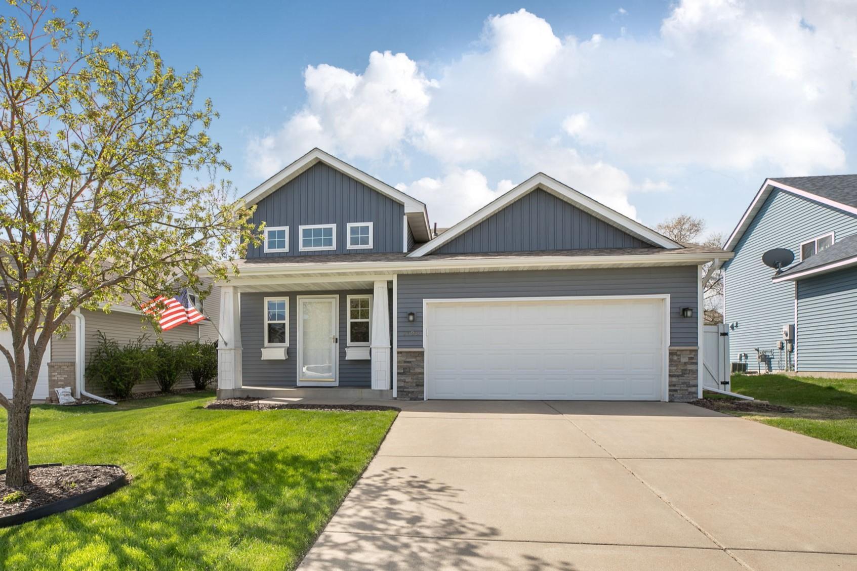1136 Orchid Drive NE