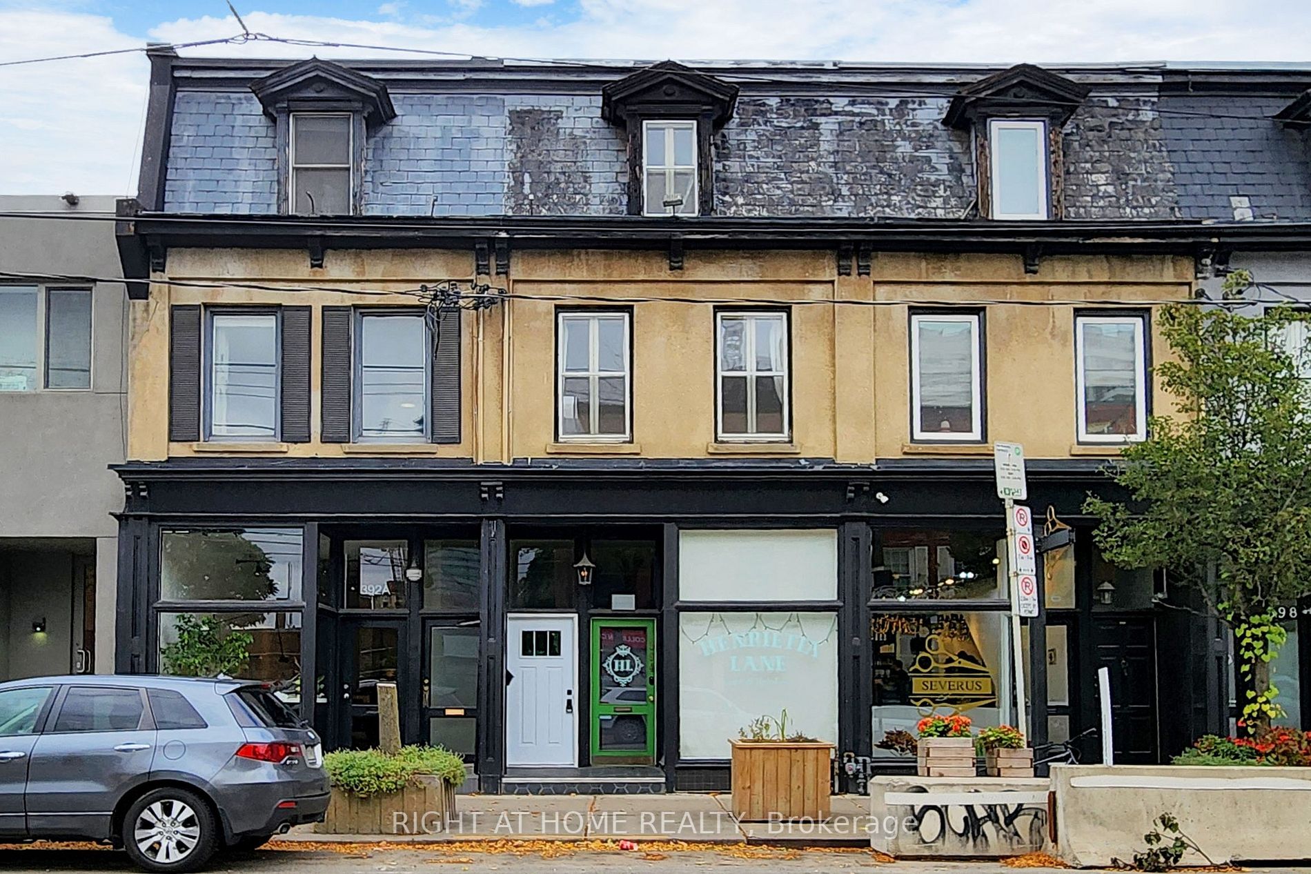 394 E King St