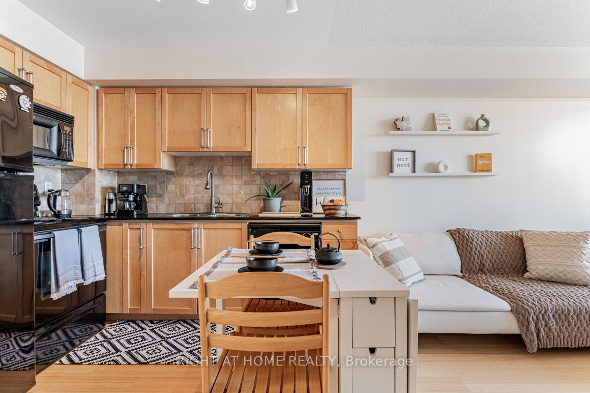 1369 W Bloor St 1410