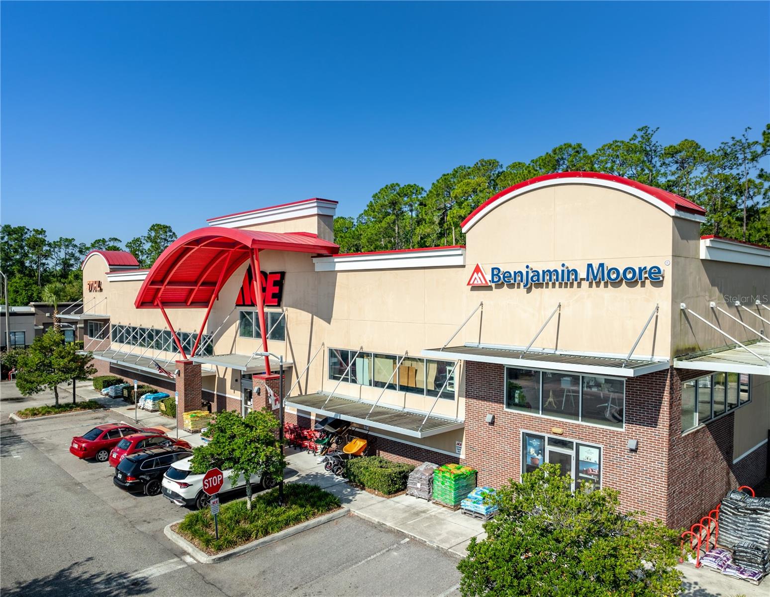 LAKE NONA COMMERCIAL BUILDING(2017) - 17,000 +/-  SQ. FT. TOTAL BUILDING WITH 200 +/- FT. FRONTAGE ON NARCOOSSEE RD WITH 2 ENTRANCES. THE SITE IS LOCATED 1/4 MILE SOUTH OF HWY 417 AND 1/4 MILE NORTH OF THE MAIN ENTRANCE TO LAKE NONA MEDICAL CITY. THIS SITE IS ALSO LOCATED 5 MINUTES FROM THE ORLANDO INTERNATIONAL AIRPORT.