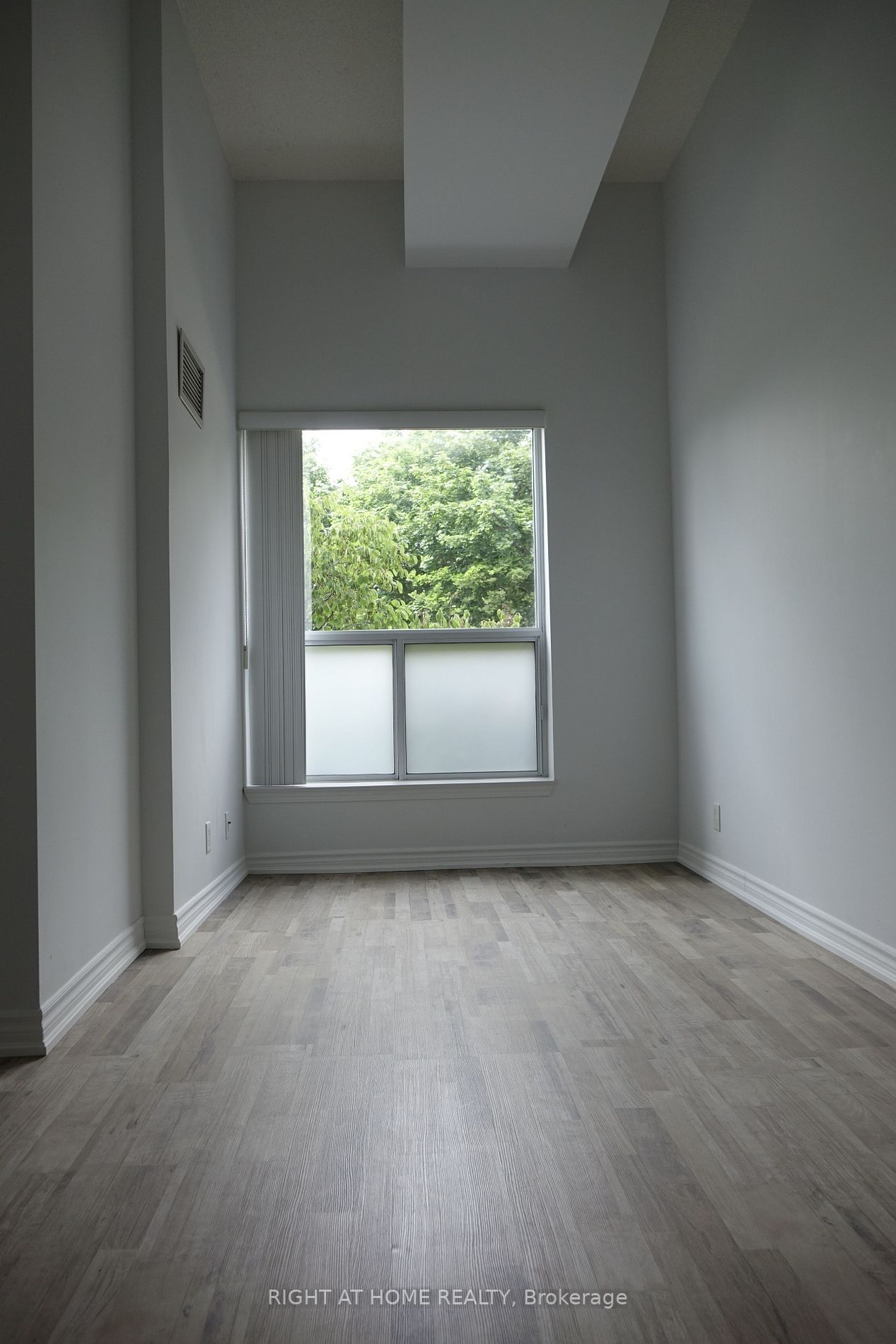 11 Christie St St 101