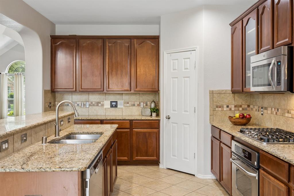 9004 Regal Oaks Drive