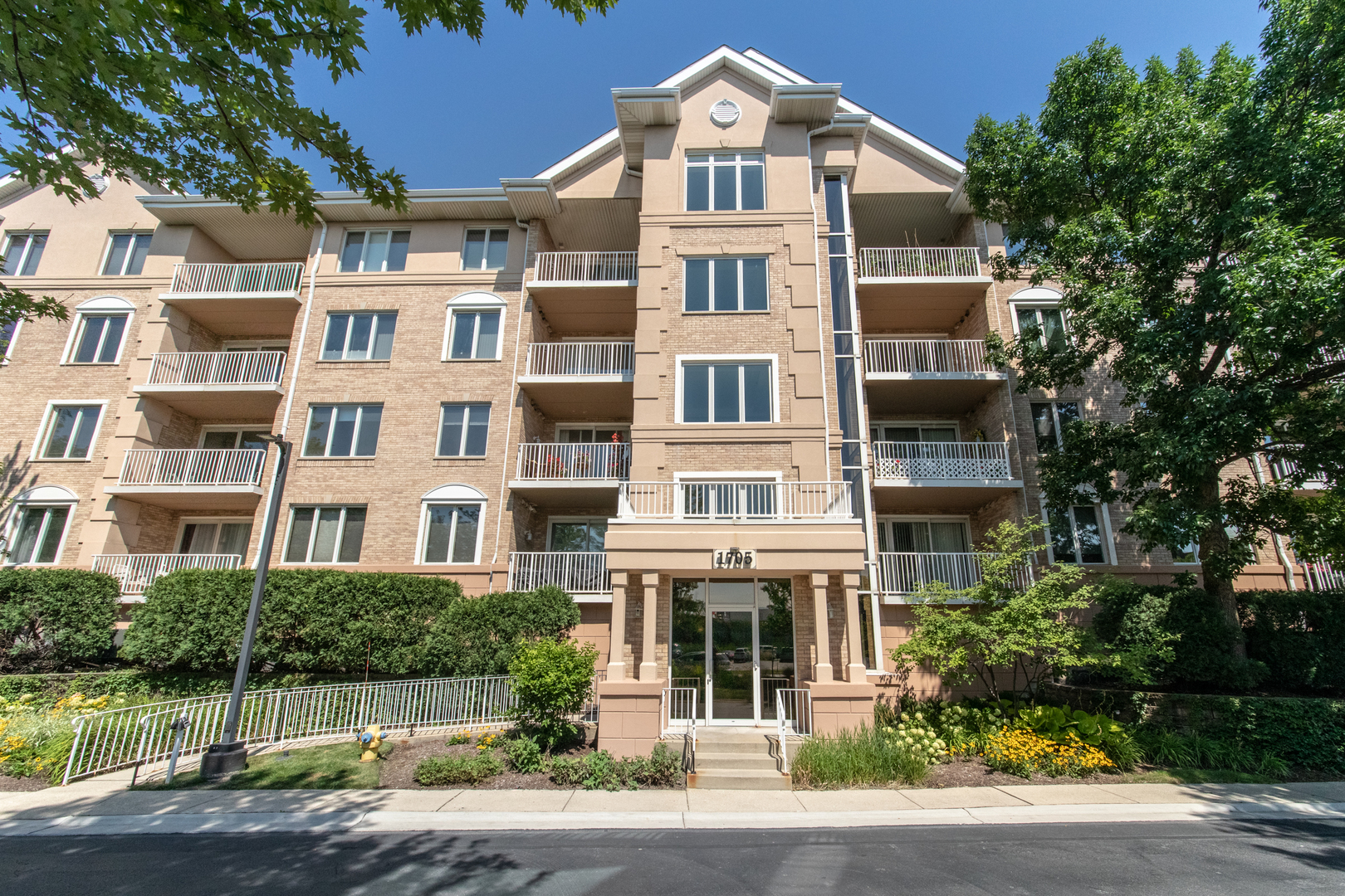 Welcome to this move-in ready 2 bed, 2 bath condo. Freshly painted throughout. All carpets just cleaned. Kitchen has all stainless steel appliances, ample counter space, and new decorative hardware on the cabinets. Ceramic tile on the kitchen and laundry floors. Primary bath has a walk-in shower and a walk-in closet. This is a smoke free building. Easy access to expressways and public transportation. This is a quiet well maintained building. Parking space #29.   Open 8/24 1;00 - 3:00