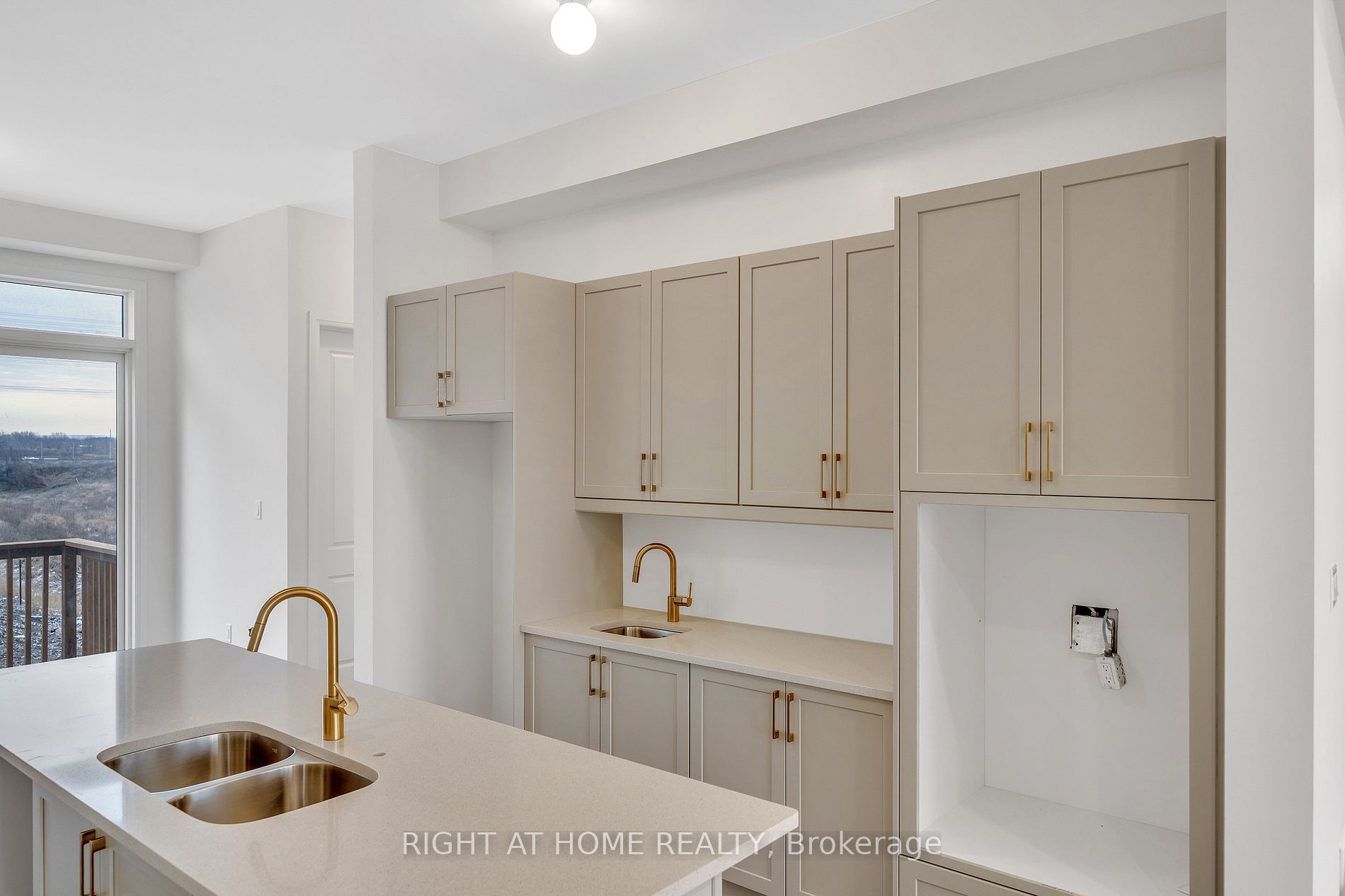 275 Port Darlington Rd