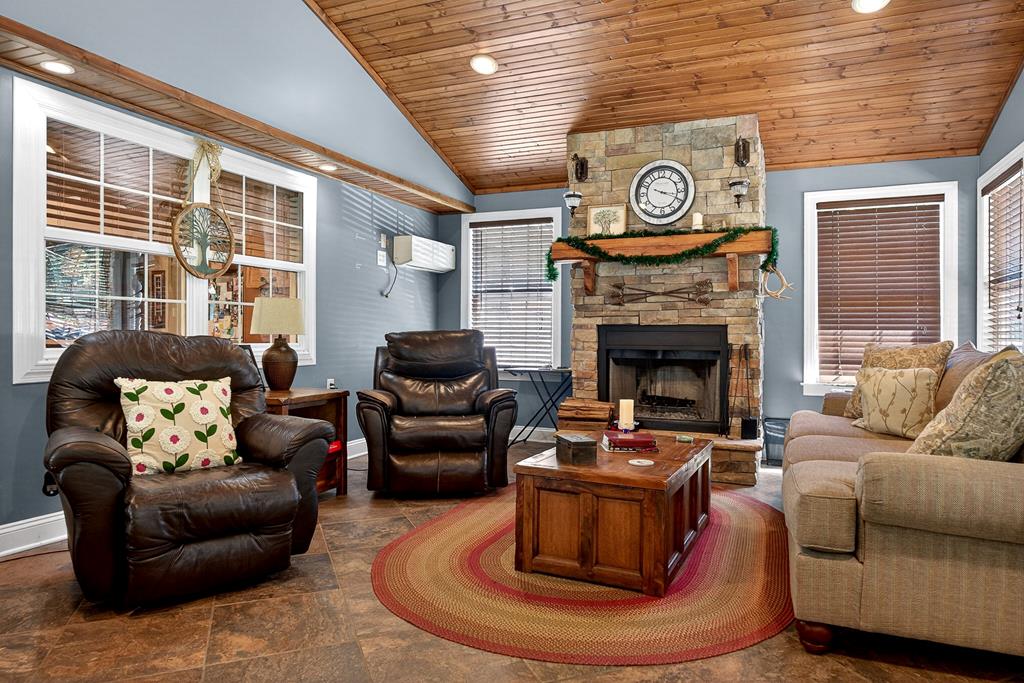 80 Hidden Hollow Ln