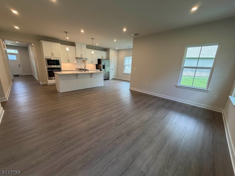 40 Thomas Knoll Blvd — photo 9 of 30