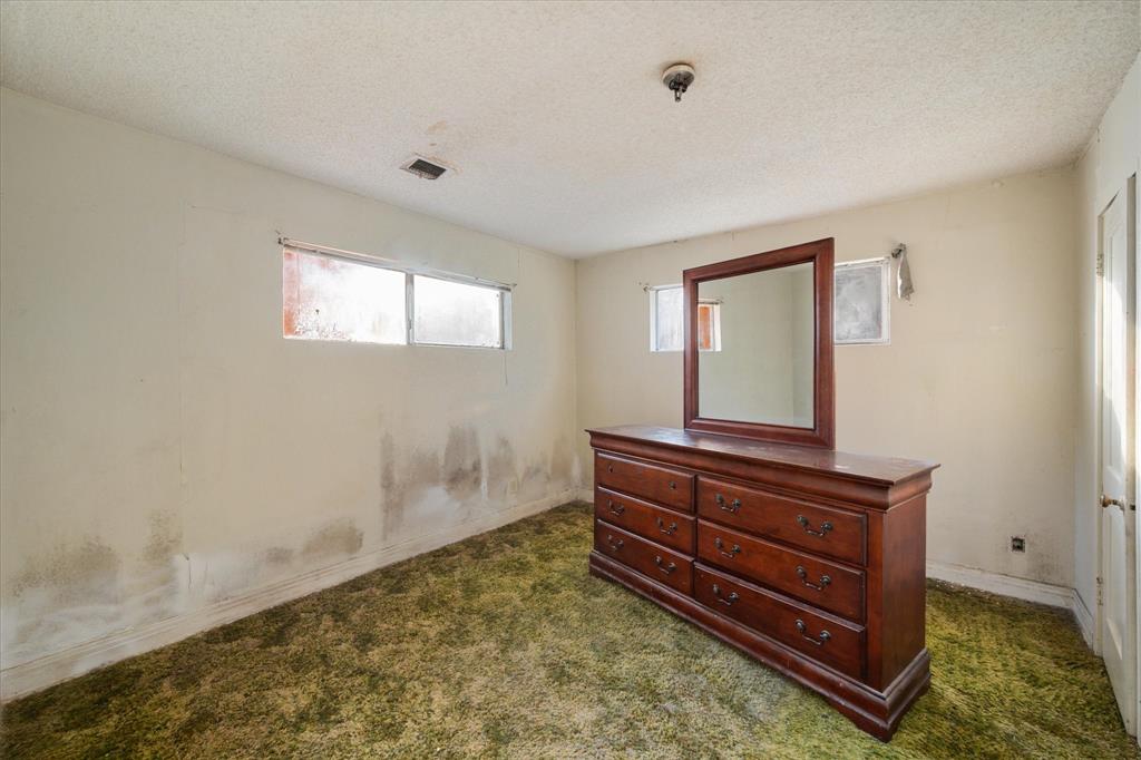 905 G W Jackson Avenue