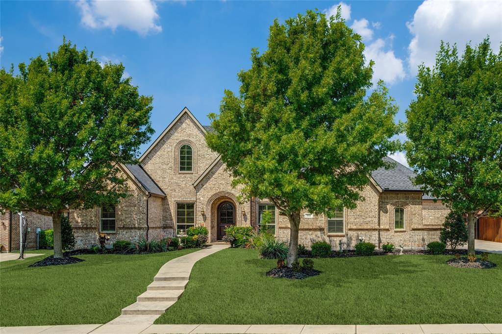 This one-story Paul Taylor custom home, having exceptional curb appeal with manicured landscaping, is located in Deer Run, one of Prosper’s most
desirable communities, and blends timeless craftsmanship with modern comforts. The open design features rich hardwood floors, vaulted beamed ceilings, custom lighting, and a desirable three-way bedroom split, with a game-media room off the living area. Walls of windows greet you with
natural light as you enter the home, framing captivating views of the backyard paradise-complete with an outdoor fireplace and fully equipped
kitchen. The chef’s kitchen is a true centerpiece, offering a gas cooktop, double ovens, a large island, butler’s pantry, and custom cabinetry. The
spacious family room centers around breathtaking backyard views, while the private primary suite boasts a spa-like bath and generous walk-in
closet. Each secondary bedroom includes an en-suite bath for ultimate comfort. A long driveway offers ample space for play, parking, or gatherings, along with owned solar panels reducing monthly expenditures, making this home as functional as it is beautiful. Style, comfort, and location come together here for the ultimate living experience.
