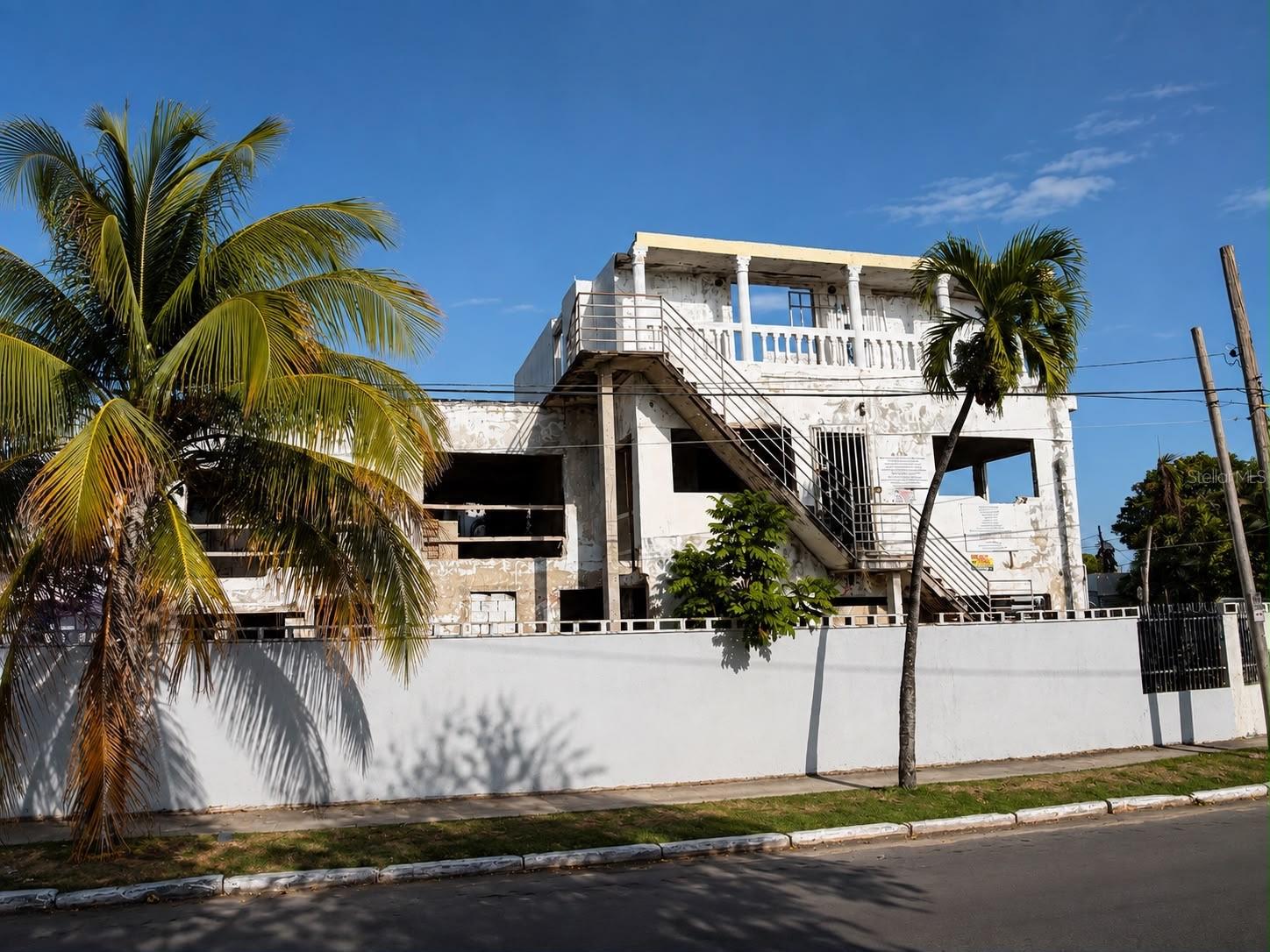 Discover a rare investment opportunity in the heart of Ocean Park. Perfectly positioned on a prominent corner lot overlooking Dr. José Celso Barbosa Park with views of the Atlantic Ocean, this is one of the few properties in the area offering both park and ocean views. Encompassing 5,687 square feet with RT-3 zoning, the residence presents exceptional flexibility for redevelopment, a luxury renovation, boutique hospitality, or a multi-unit investment, subject to applicable regulations. Existing plans are available to help bring your vision to life. Just moments from the beach, Condado, Old San Juan, top restaurants, and Luis Muñoz Marín International Airport, this property combines an irreplaceable location with outstanding long-term value. Eligible buyers may also benefit from Puerto Rico’s attractive tax incentive programs.