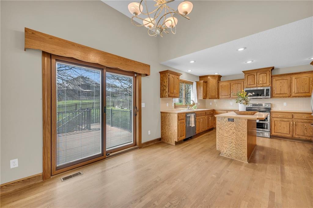 7442 N Sycamore Avenue